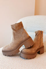 Bottine plateforme en suédine – Beige
