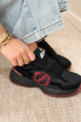 No Name Carter Runner – Black / Black / Red