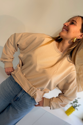 Sweat beige avec détail boucle