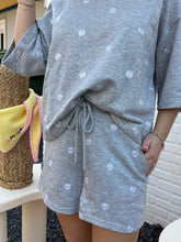 SHORT GRIS À MARGUERITES