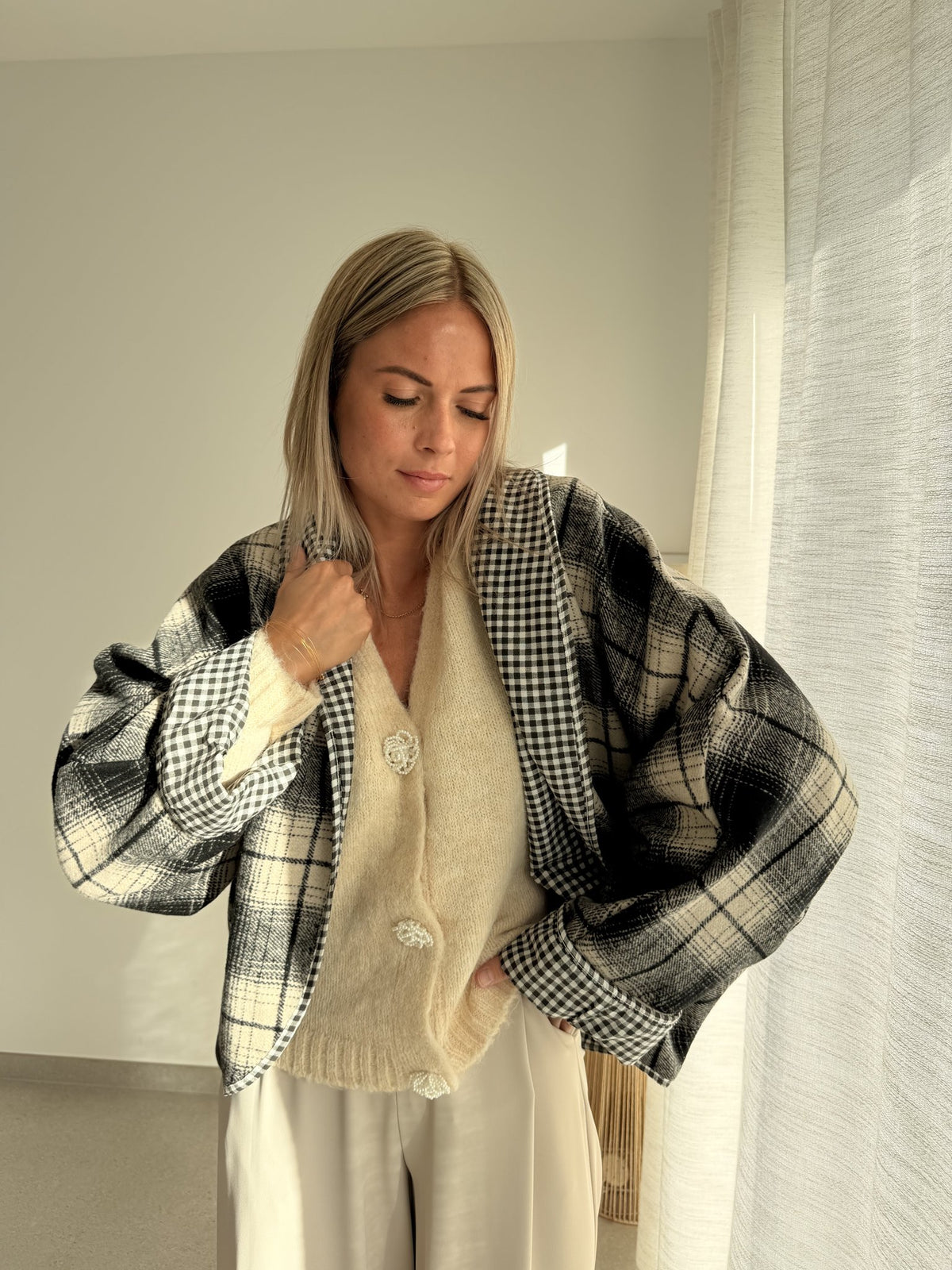 Veste à carreaux noire