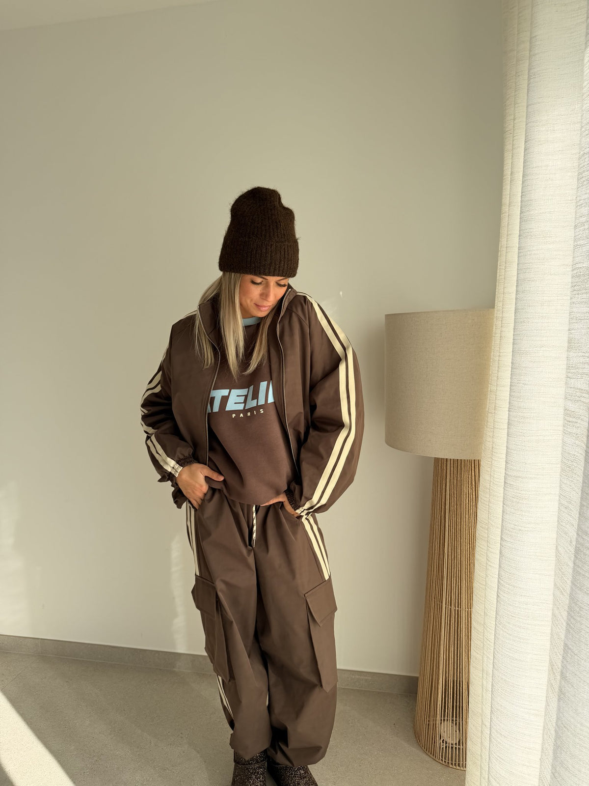 Veste marron ligne blanche