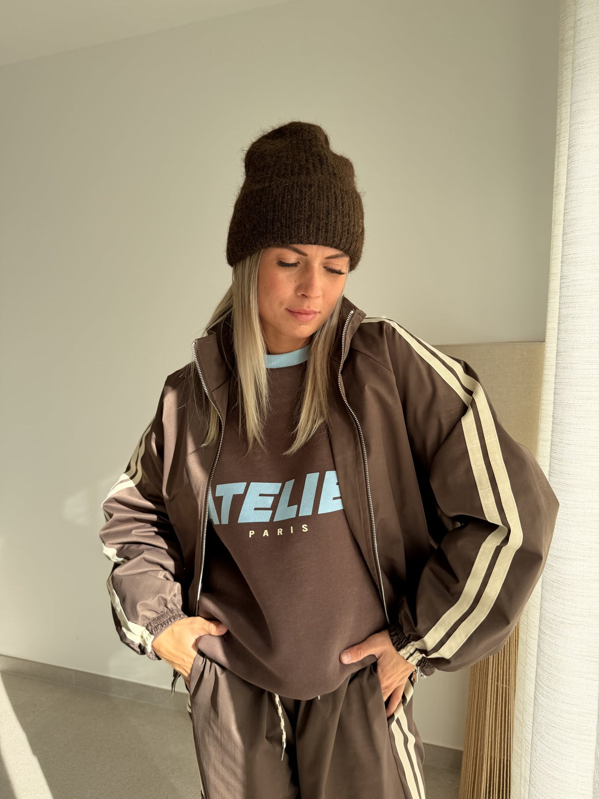 Veste marron ligne blanche