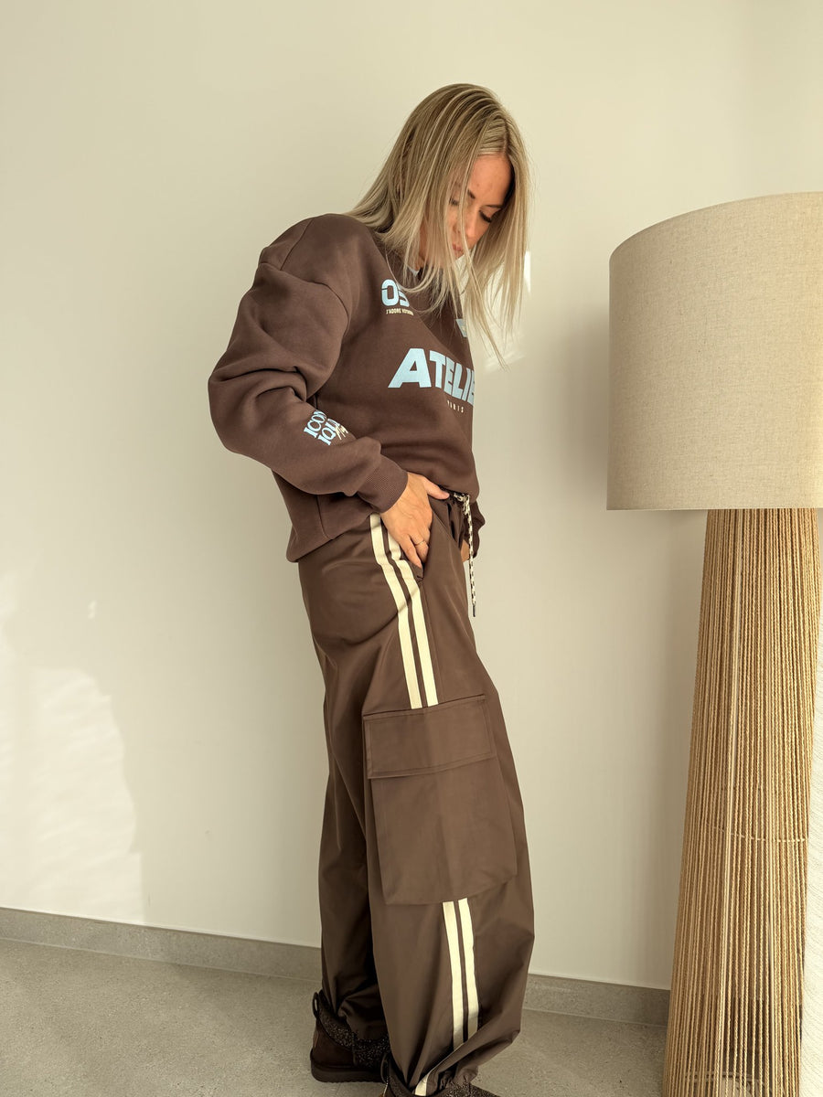 Pantalon marron ligne blanche