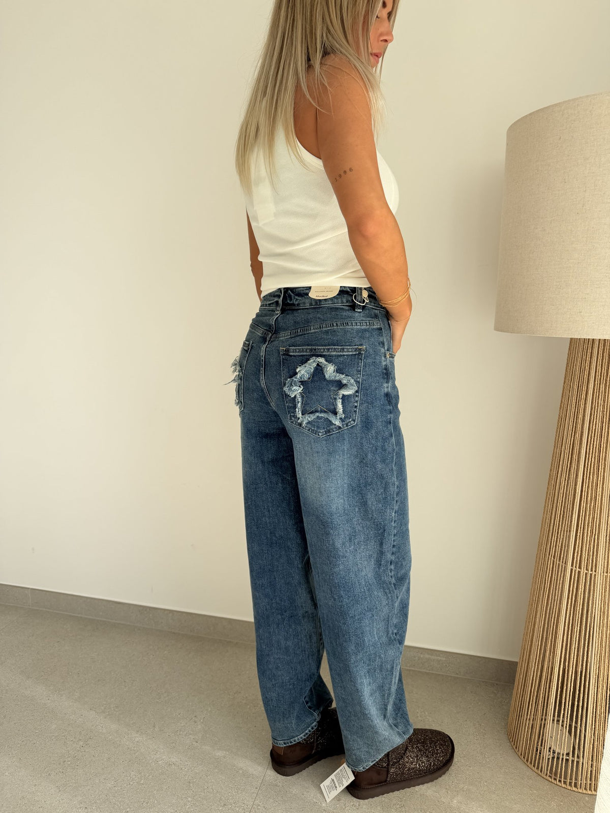 Jeans ballon bleu étoiles sur les fesses