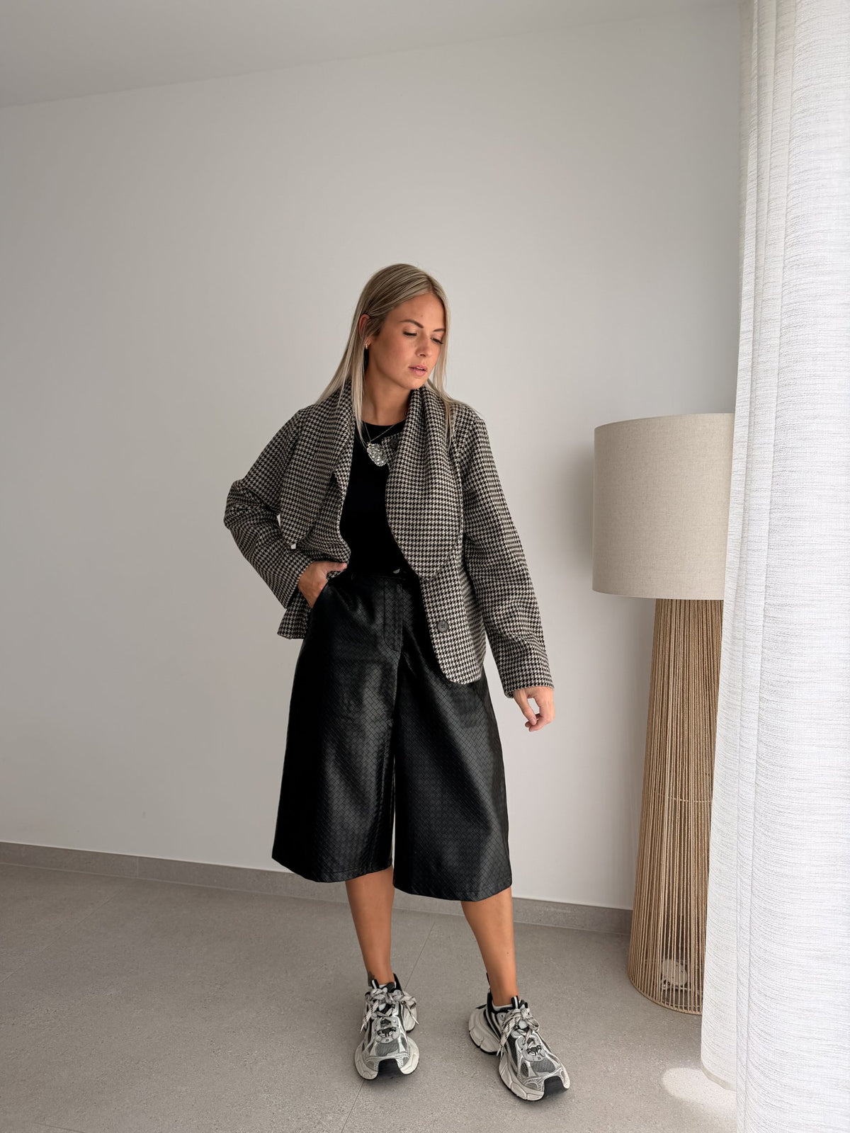 Bermuda simili cuir noir