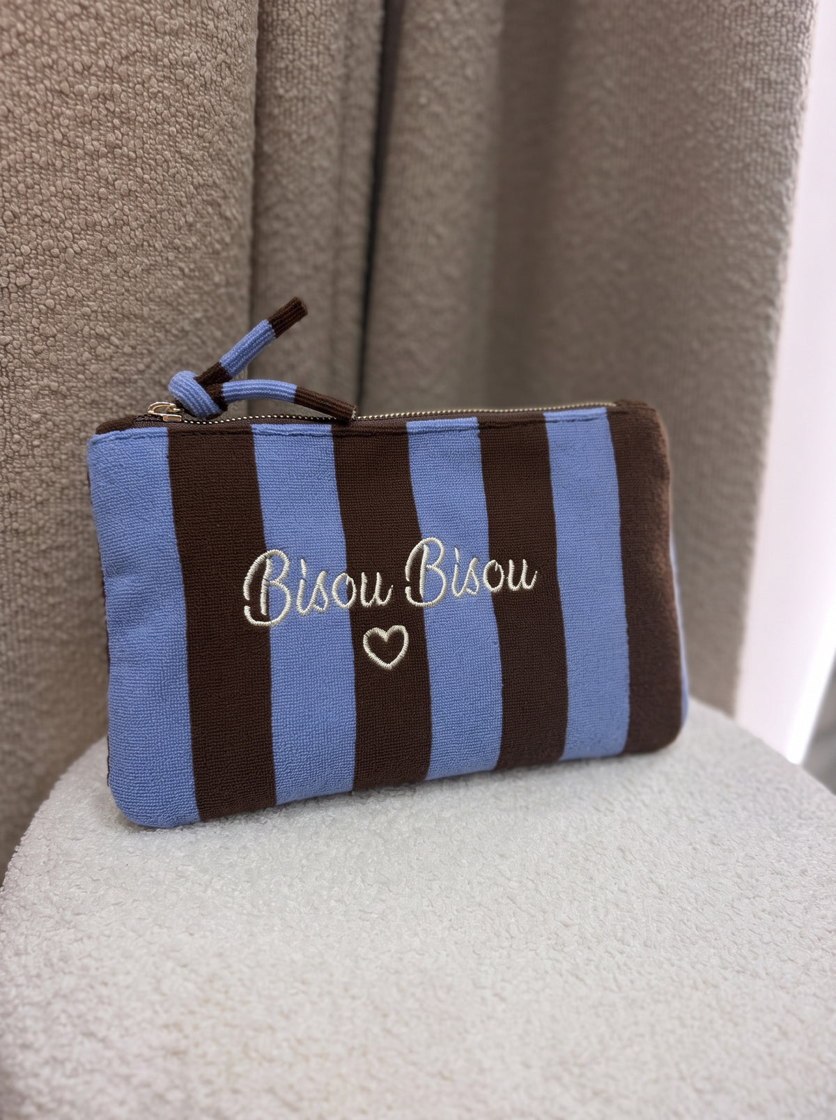 Pochette Bisou Bisou bleu et chocolat