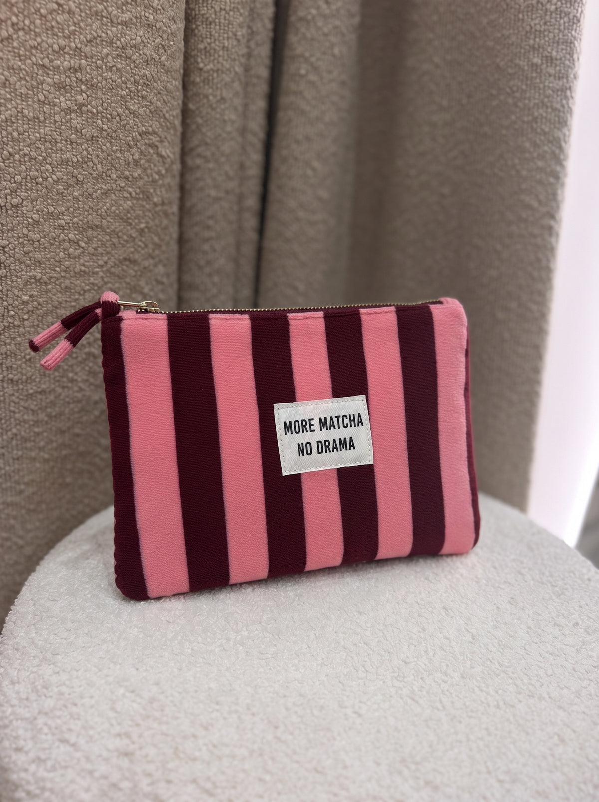 Pochette More Matcha No Drama rose et bordeaux