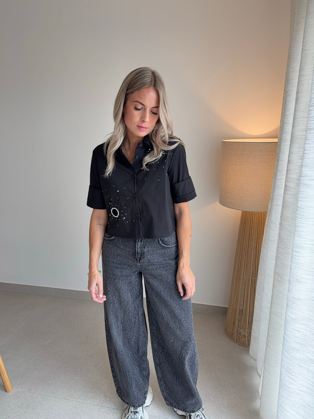 Chemise noire manches courtes à paillettes