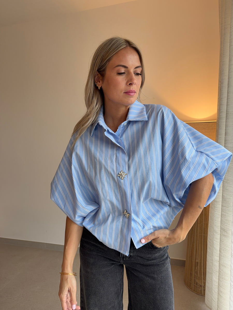 Chemise rayée blanc et bleu, boutons bijoux