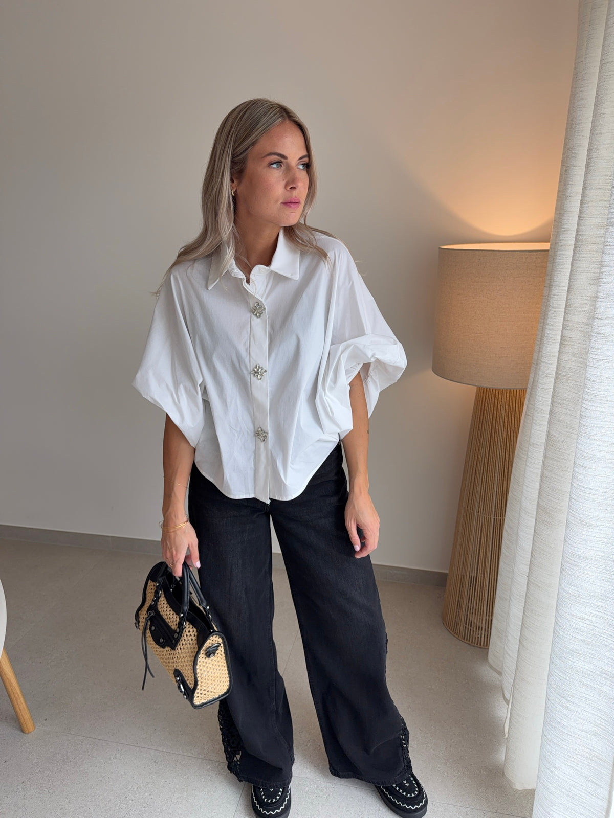 Chemise blanche manches 3/4, boutons bijoux