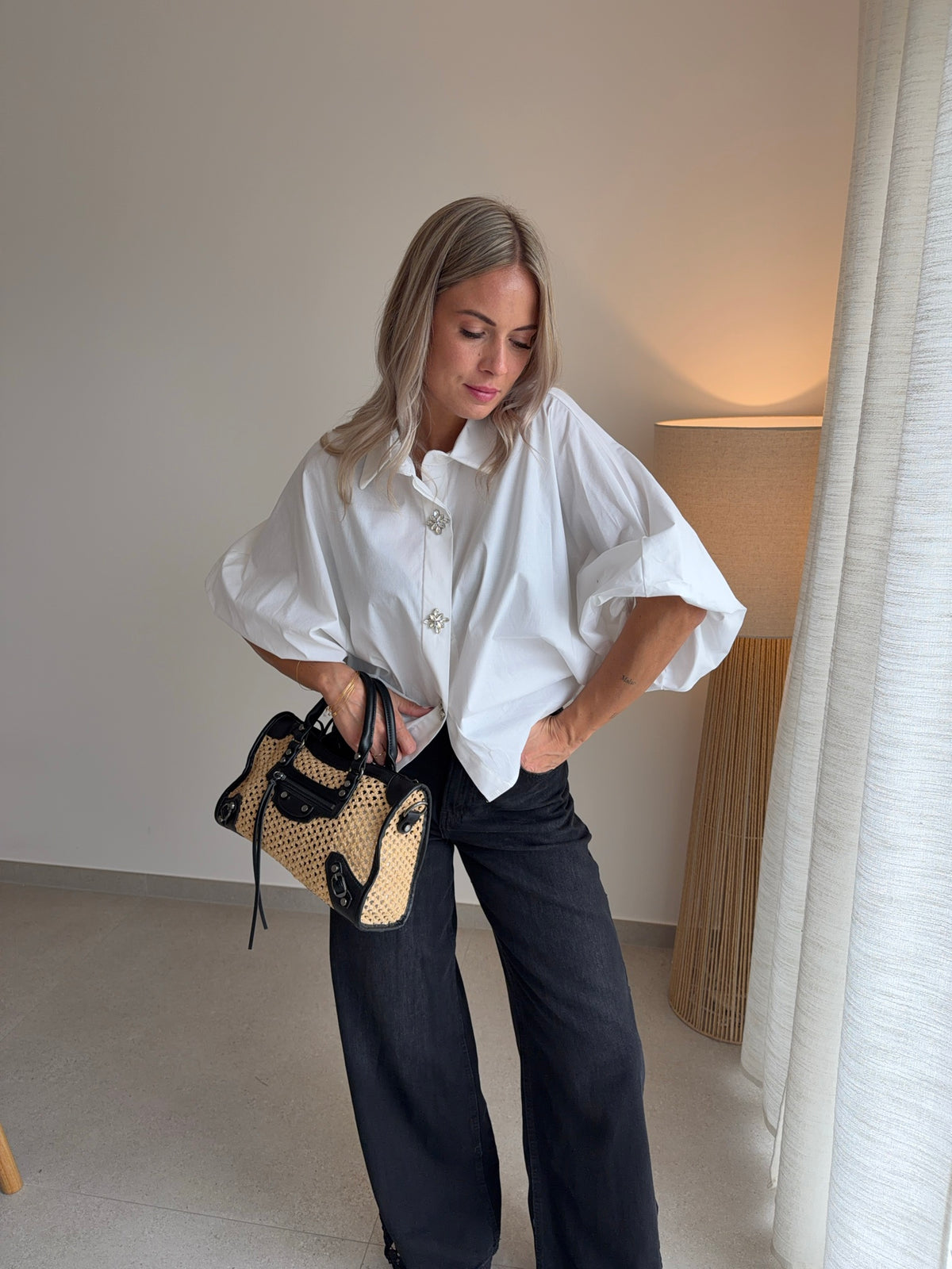 Chemise blanche manches 3/4, boutons bijoux