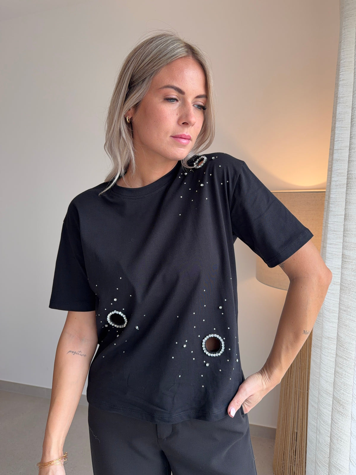 T-shirt noir à paillettes