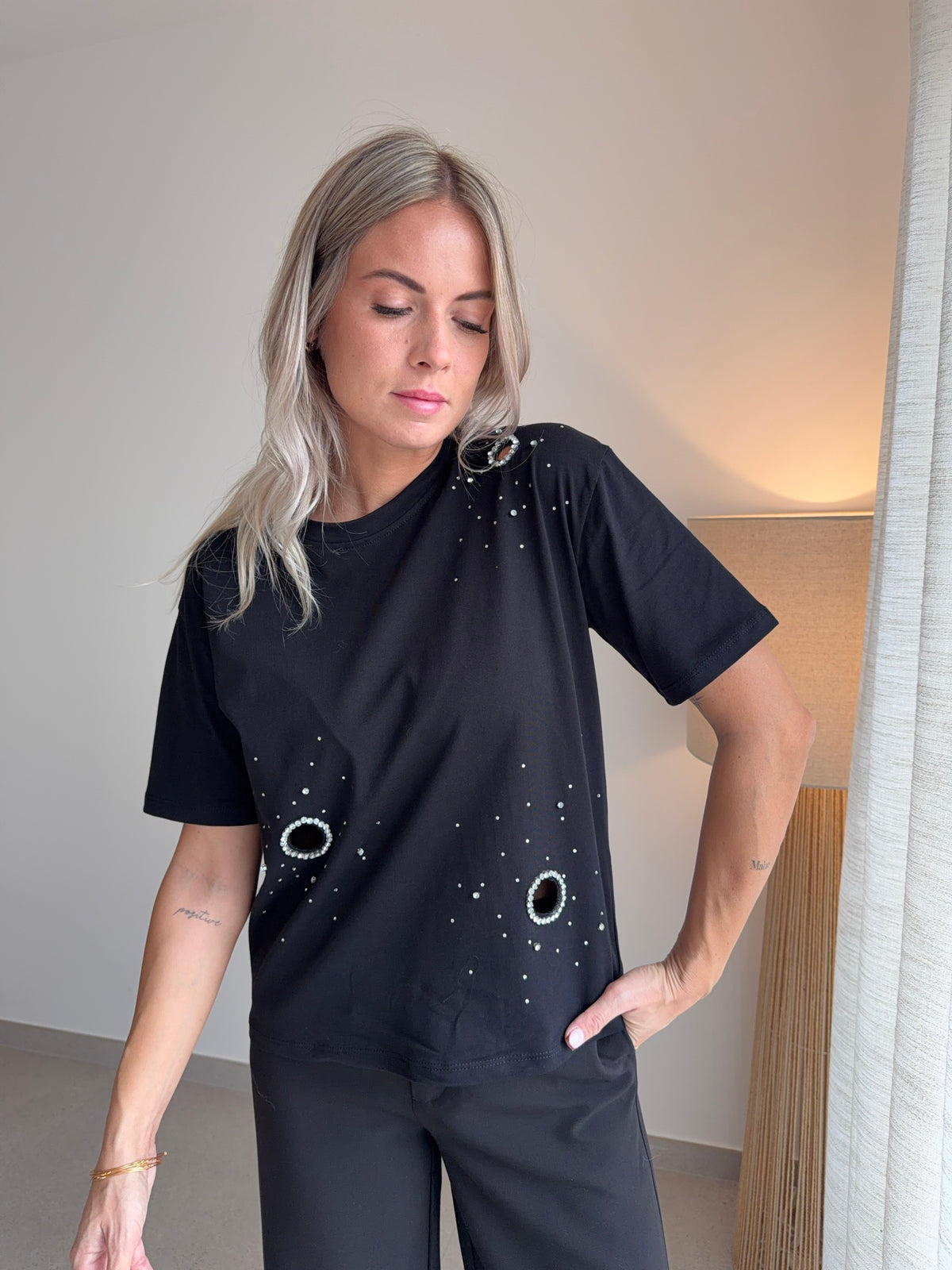 T-shirt noir à paillettes