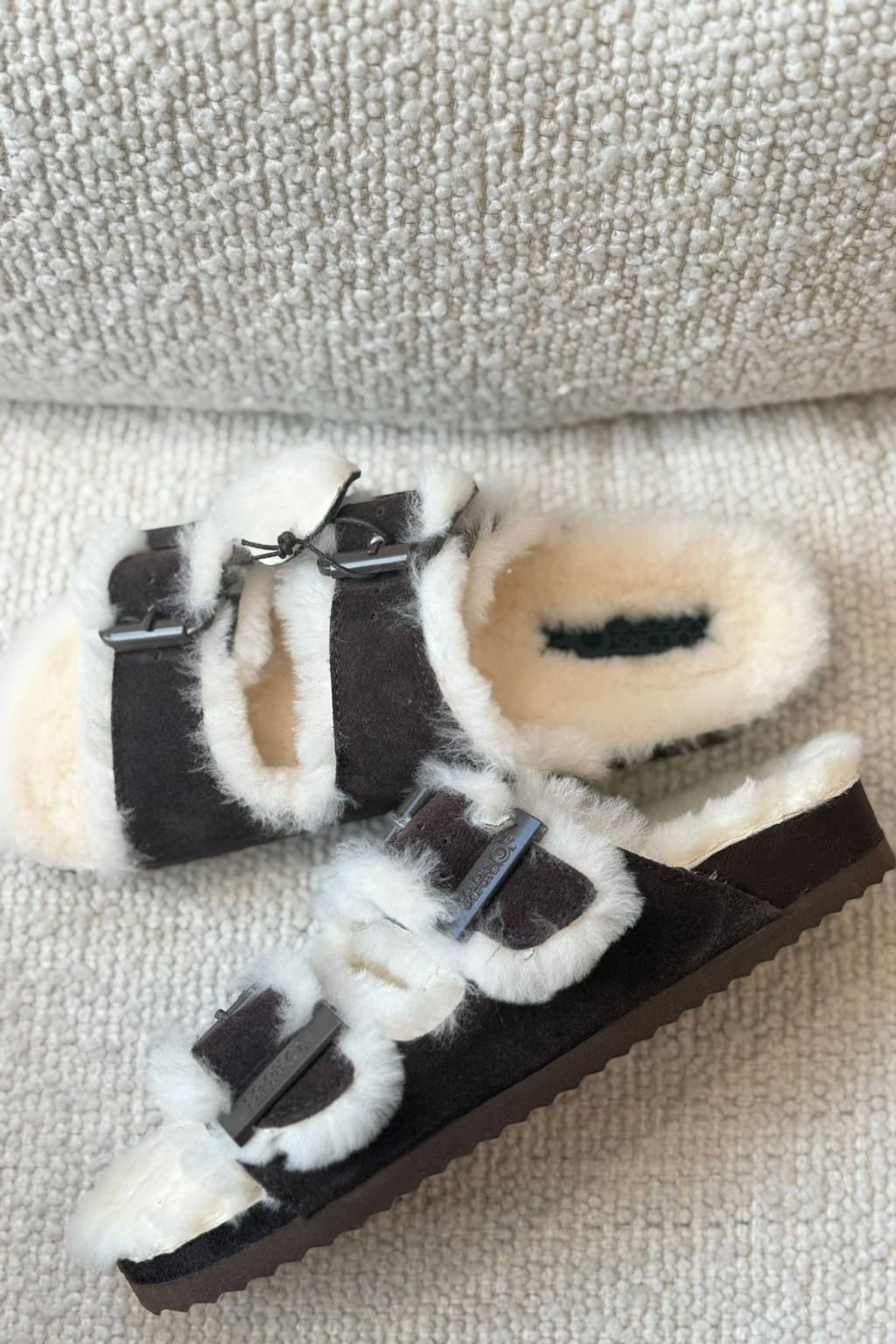Colors of california Furry sandal real sheepskin