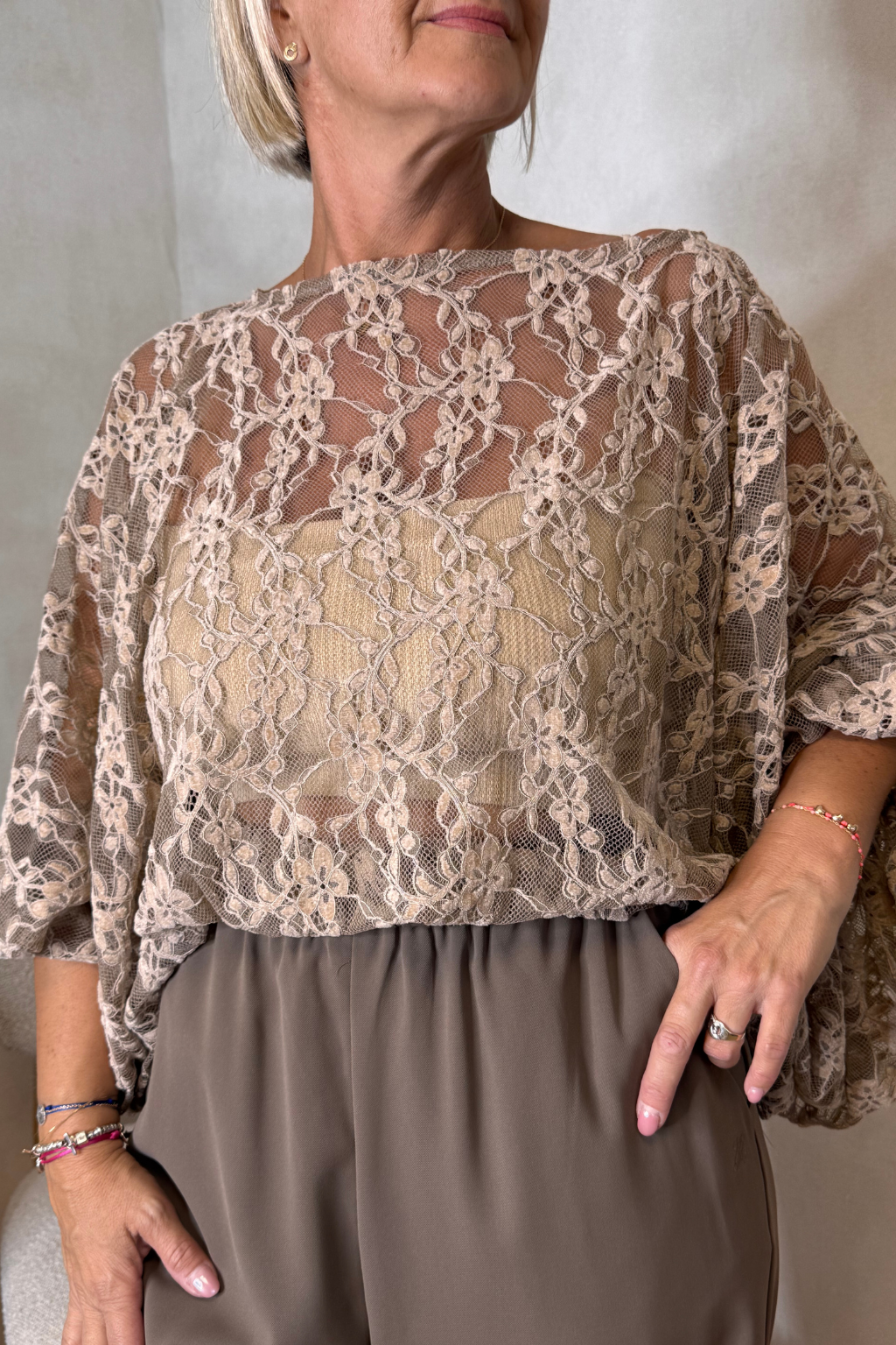 Blouse en dentelle beige