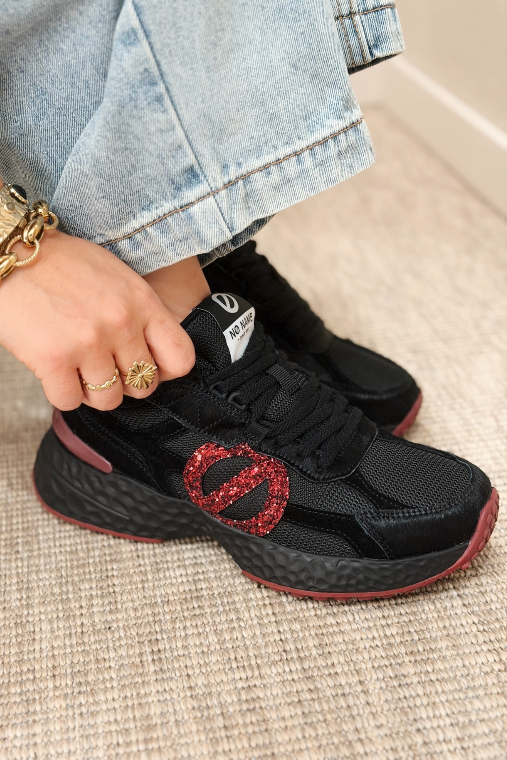No Name Carter Runner – Black / Black / Red