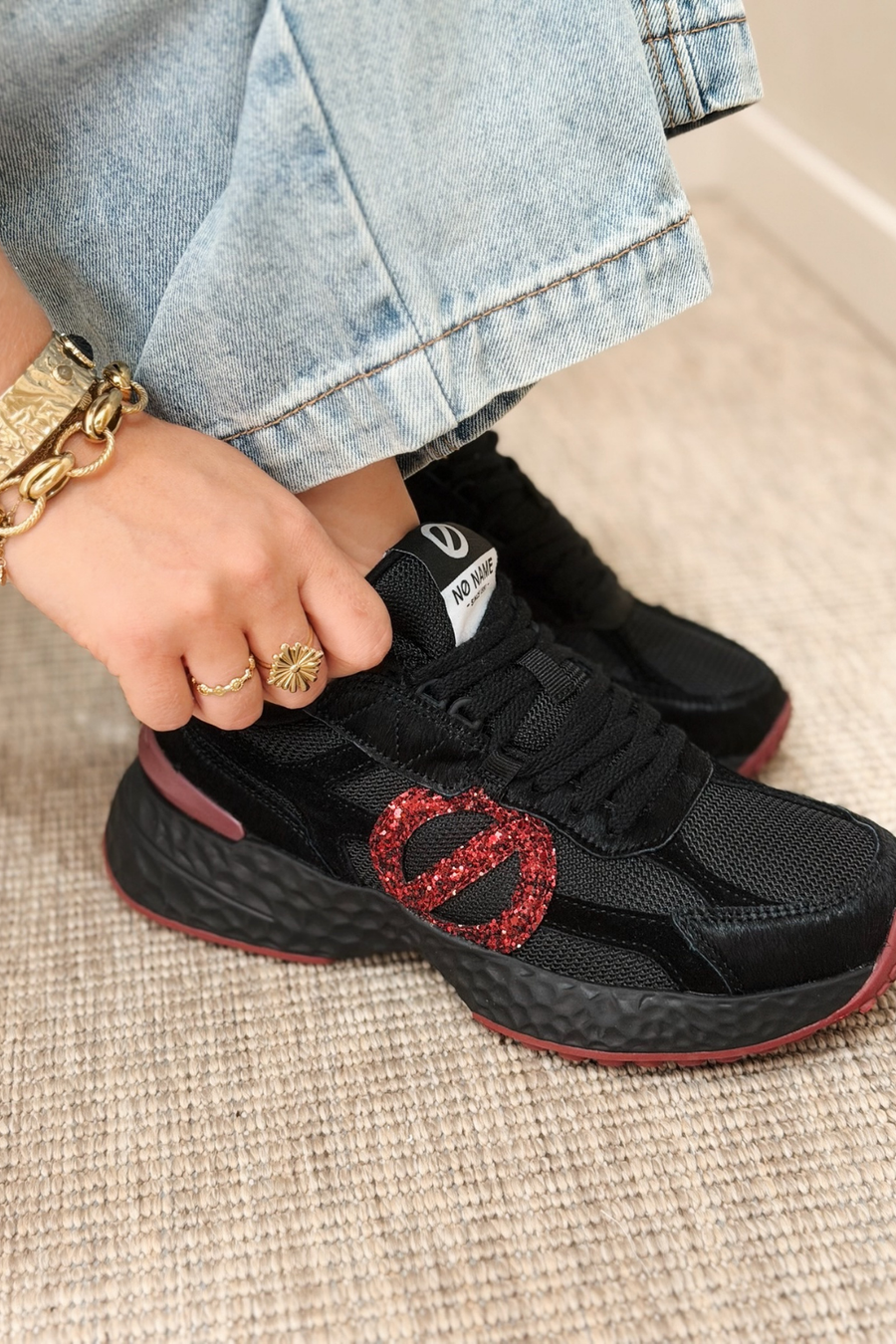 No Name Carter Runner – Black / Black / Red
