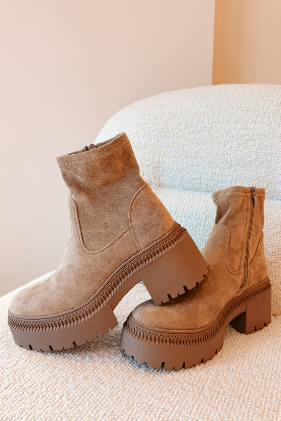 bottines plateformes en suédine beige