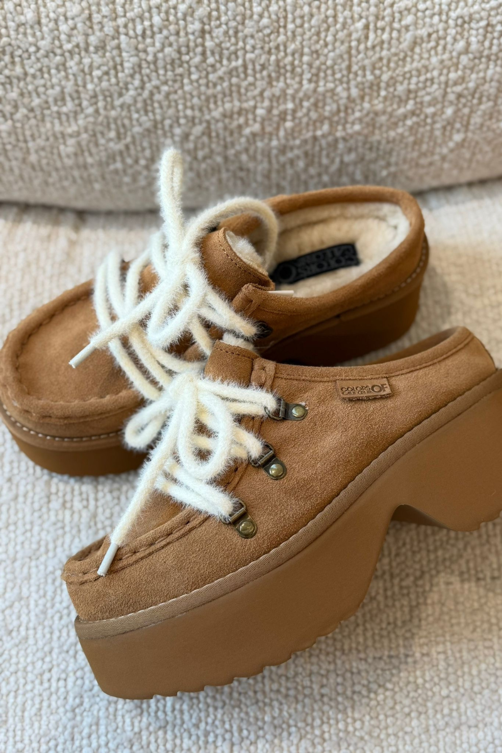 Colors of califotnie Sabot furry laces