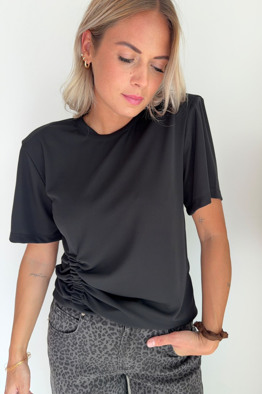Blouse froissée dans le bas Noir