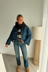 Veste yres