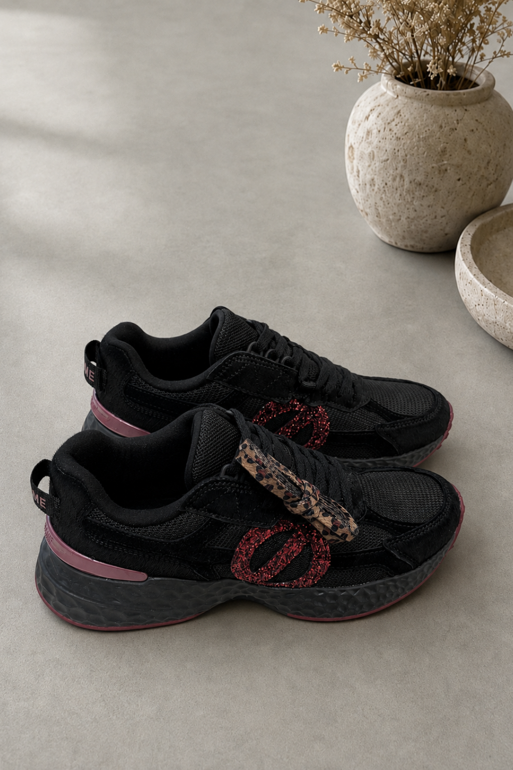 No Name Carter Runner – Black / Black / Red