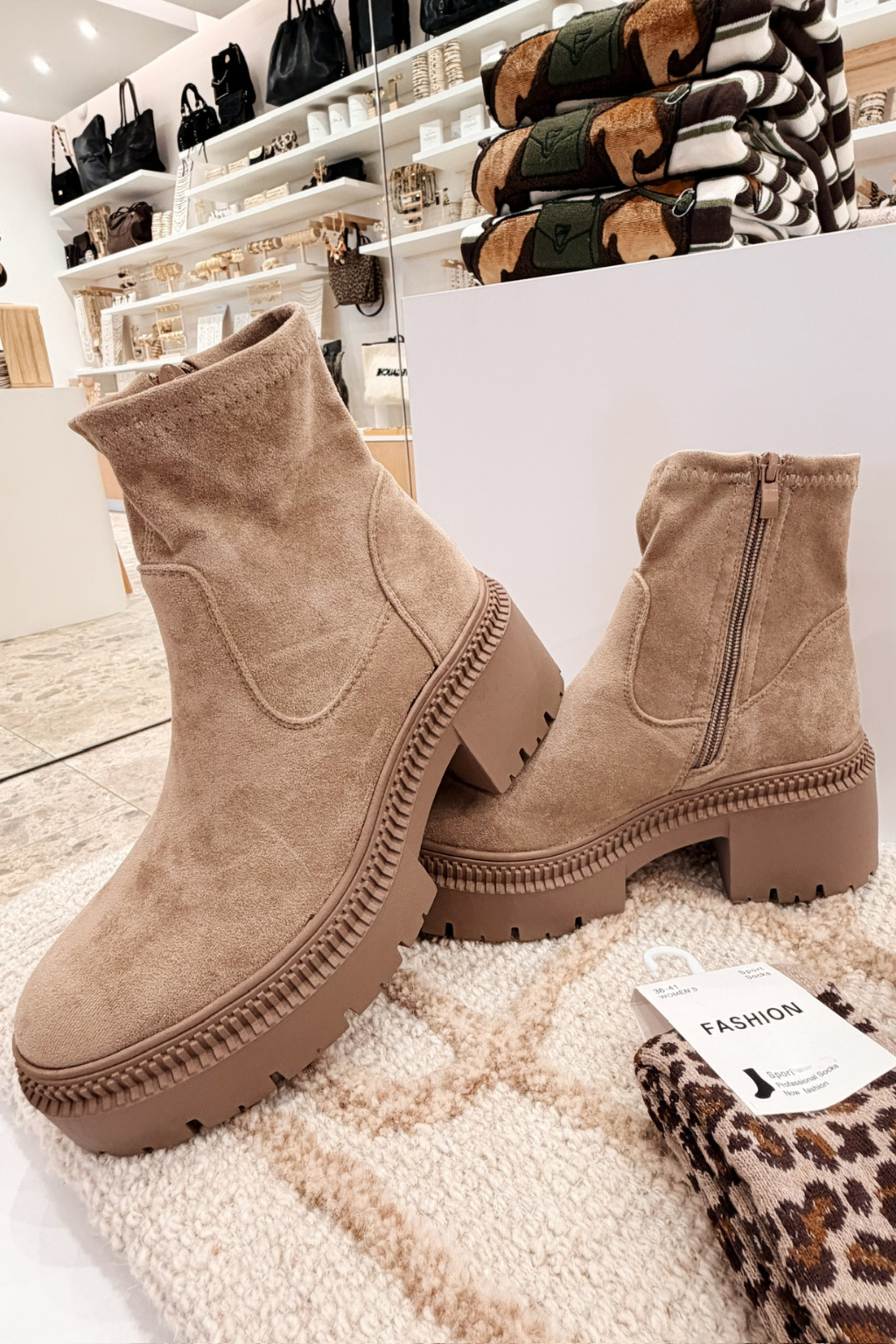 Bottine plateforme en suédine – Beige