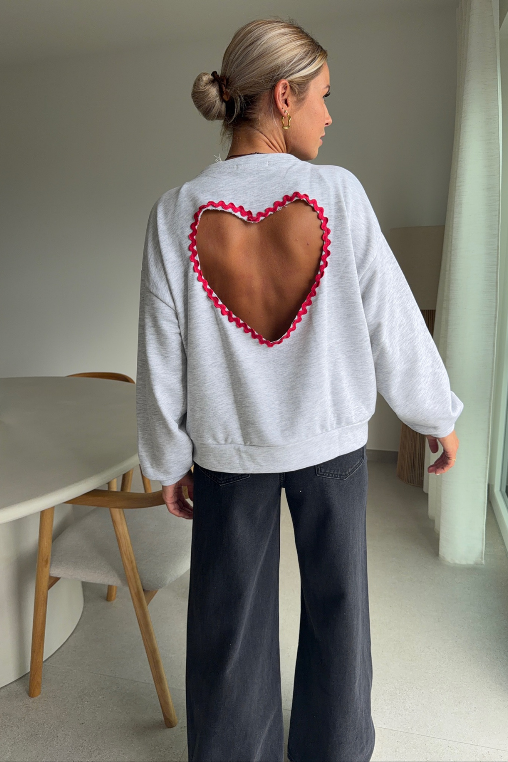 Pull coeur dos nu gris