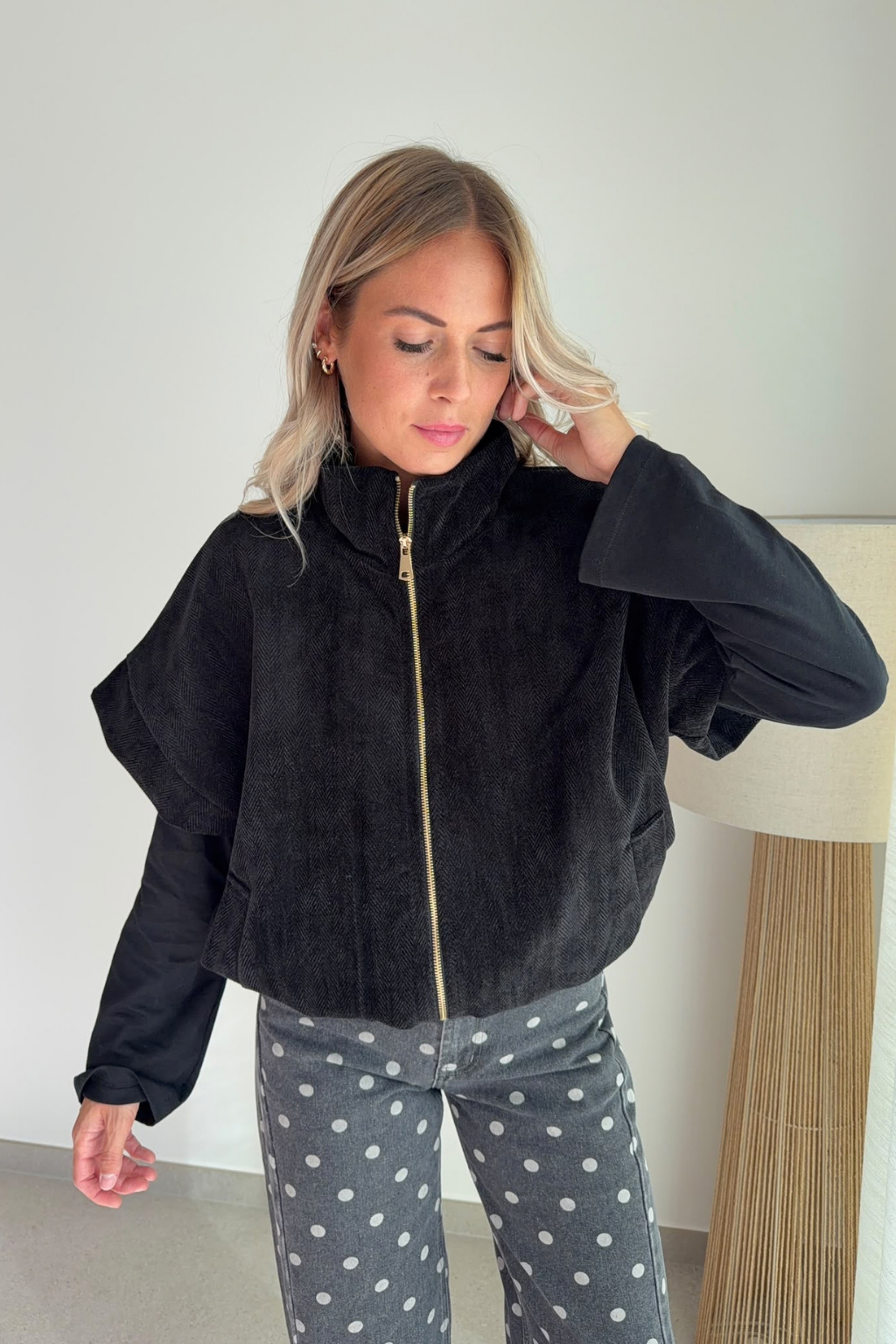 Veste en velours noir sans manche