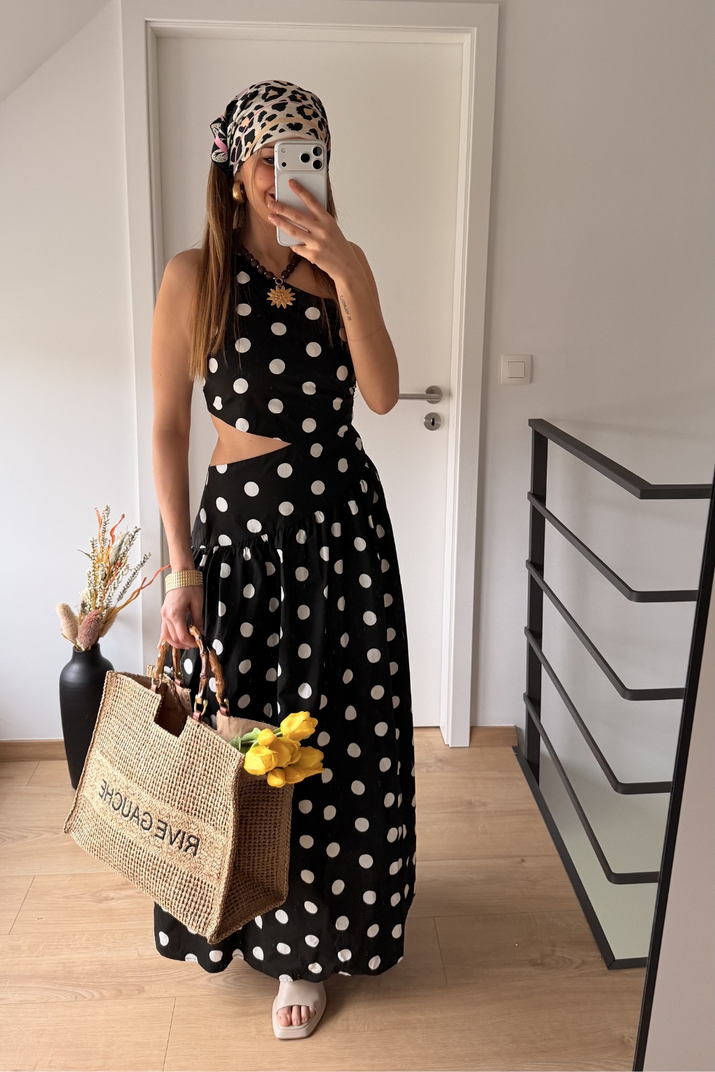 Robe noir a pois
