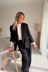 Blazer noir à noeuds