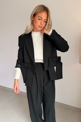 Blazer noir à noeuds