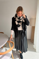 Jupe longue en simili cuir noir