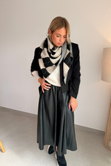 Jupe longue en simili cuir noir