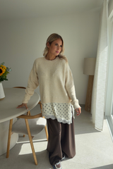 Pull beige à dentelle