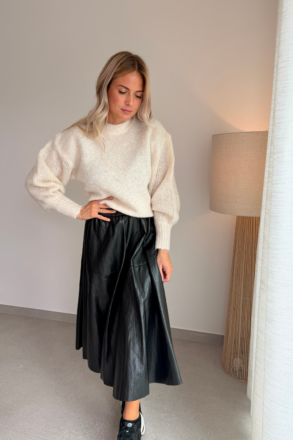 Jupe longue en simili cuir noir