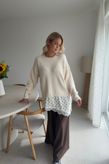 Pull beige à dentelle