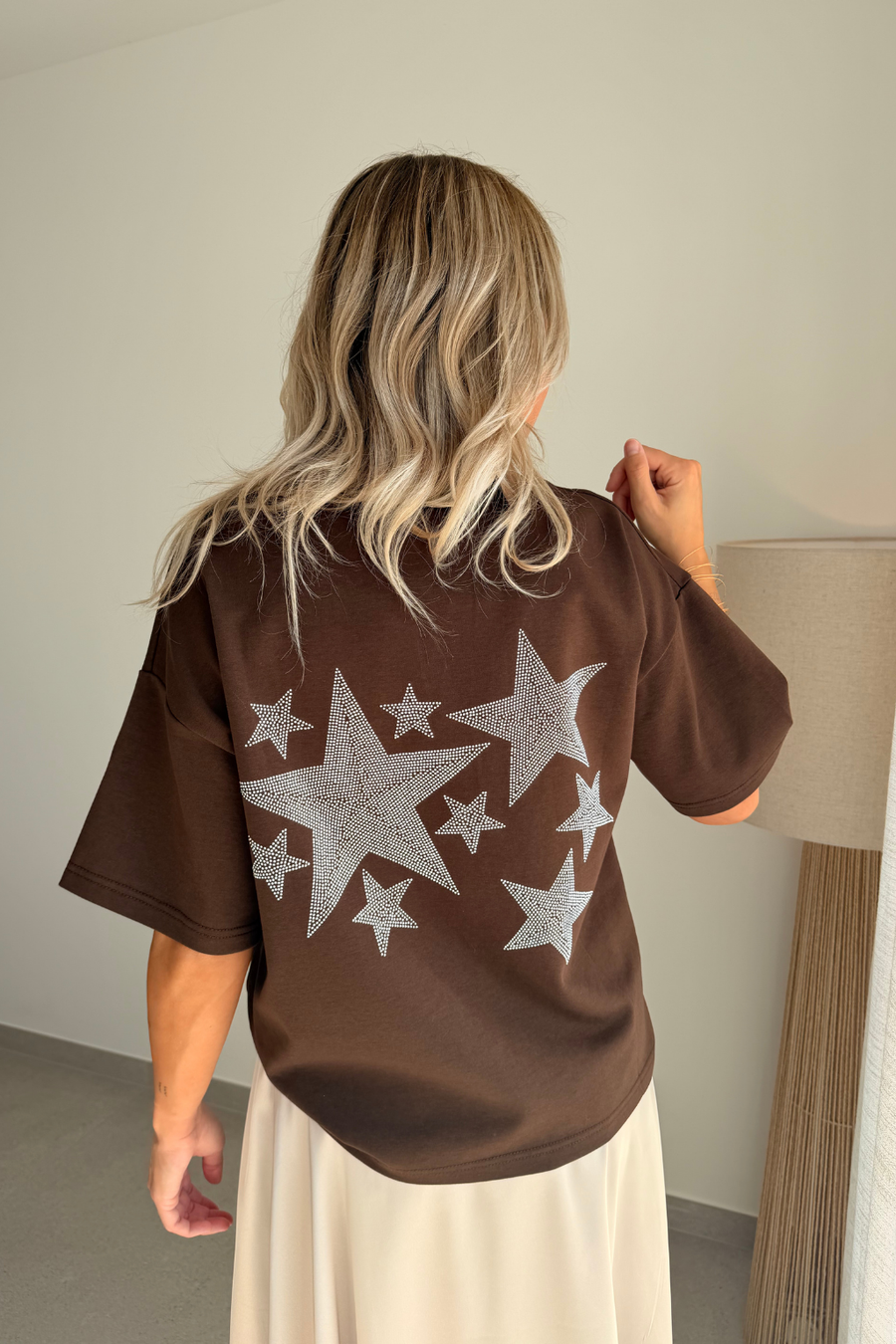 T-shirt marron à étoiles