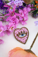 Broche cœur rose œil