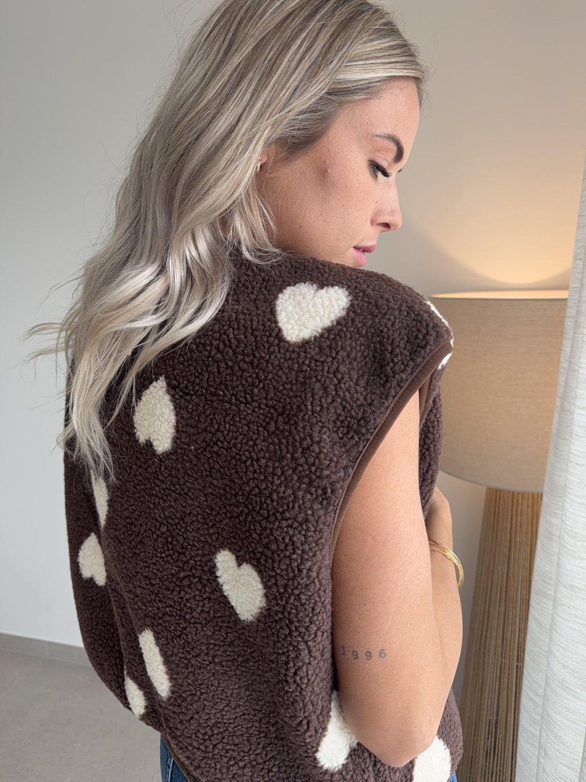 Gilet sans manches chocolat à cœurs
