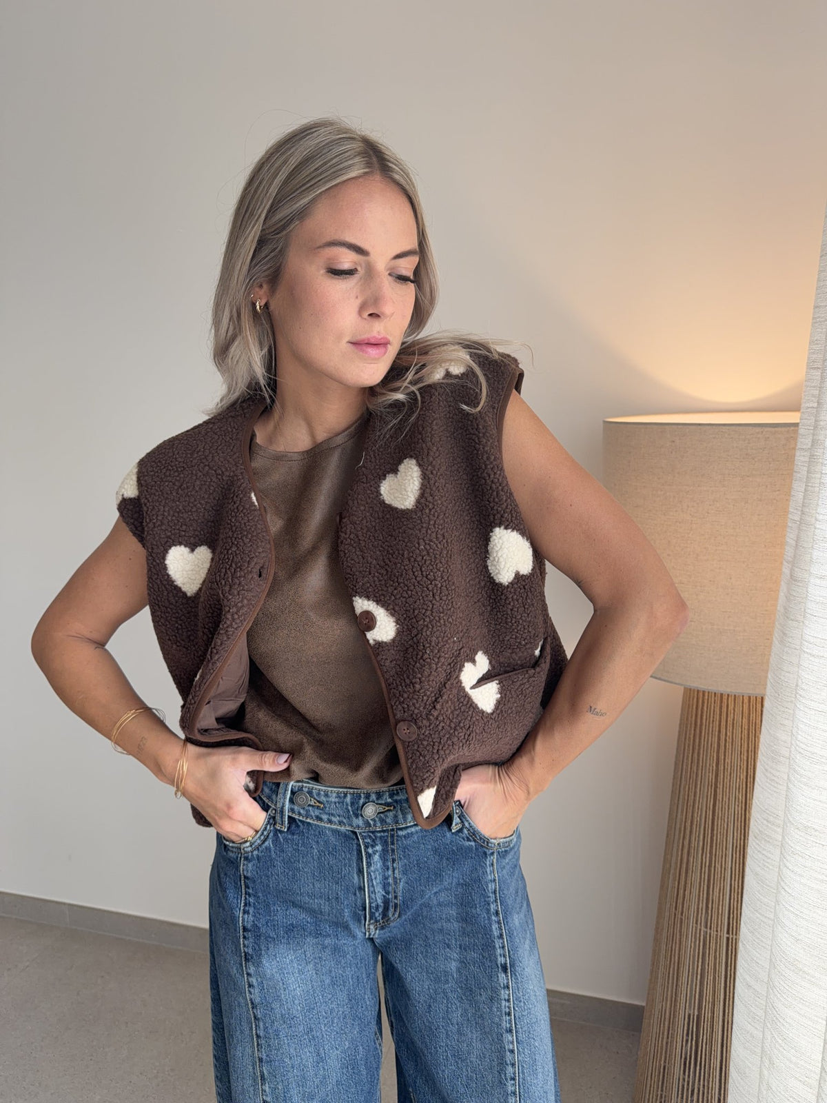 Gilet sans manches chocolat à cœurs