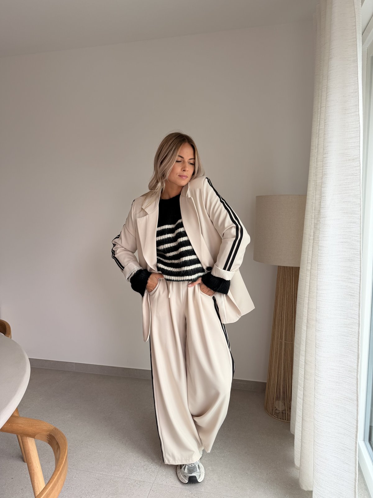 Pantalon blazer beige à bandes