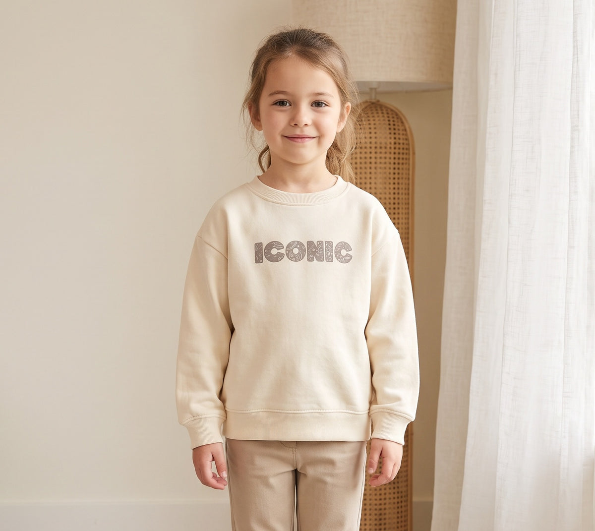Pull Iconic beige enfant porté